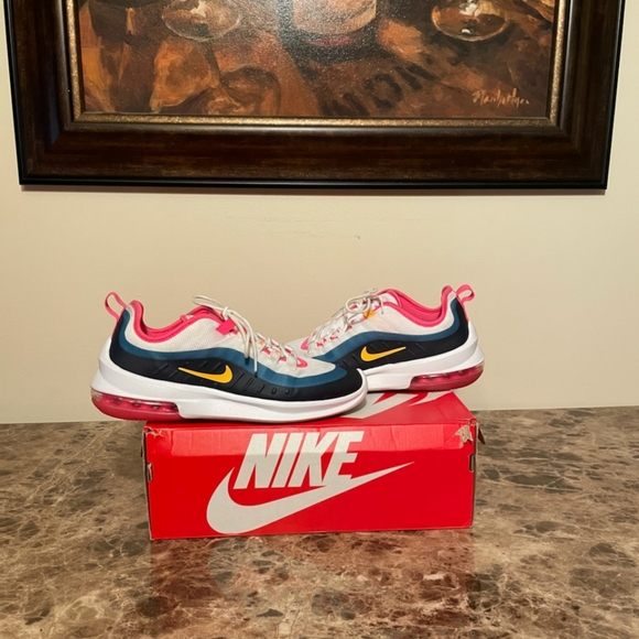 SHOES - Picture 4 of 16